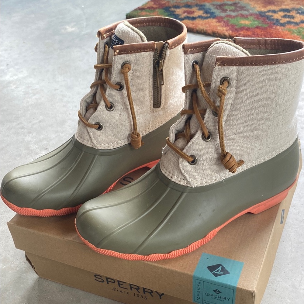 Sperry Women's Green and Beige Winter Boots
